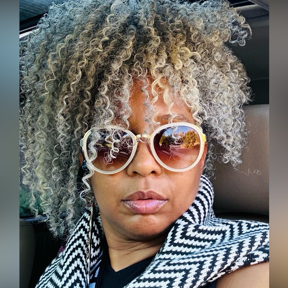 Meet your Posher, Goldie